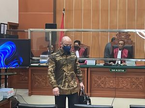 Irjen Teddy Bantah Terima Duit Hasil Sabu, Hakim: Saudara Sudah Disumpah! Irjen Teddy Bantah Terima Duit Hasil Sabu, Hakim: Saudara Sudah Disumpah!