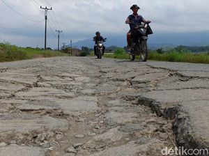 300 Km Jalan di Brebes Rusak, Pj Bupati Bilang Perbaikannya Butuh 4 Tahun