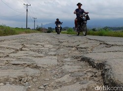 300 Km Jalan di Brebes Rusak, Pj Bupati Bilang Perbaikannya Butuh 4 Tahun