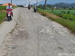 Warga Keluhkan 300 Km Jalan di Brebes Rusak, Pj Bupati Minta Bantuan Pusat