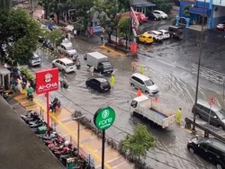 Jl Tanjung Duren Raya Jakbar Tergenang, Tinggi Air Capai 30 Cm
