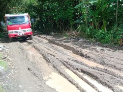 Jalan Tembus Pedan-Karangdowo Klaten Rusak Parah, Mirip Arena Motocross