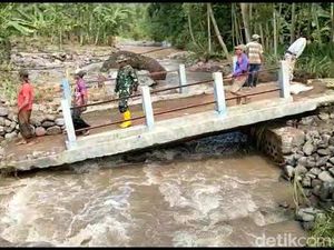 Dua Jembatan di Probolinggo Putus Setelah Diterjang Banjir