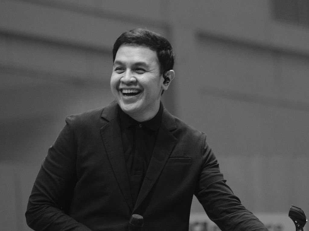 12 Lirik Lagu Tulus Paling Favorit di Spotify, Candu Banget! 12 Lirik Lagu Tulus Paling Favorit di Spotify, Candu Banget!