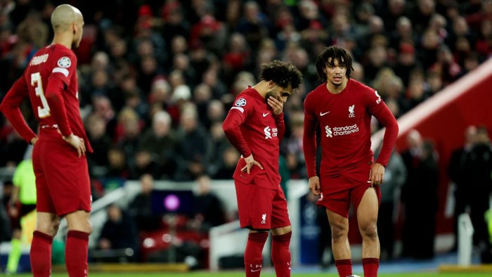 LIVERPOOL, UNITED KINGDOM - FEBRUARY 21: (L-R) Fabinho of Liverpool FC, Mohamed Salah of Liverpool FC, Trent Alexander Arnold of Liverpool FC during the UEFA Champions League  match between Liverpool v Real Madrid at the Anfield on February 21, 2023 in Liverpool United Kingdom (Photo by David S. Bustamante/Soccrates/Getty Images)