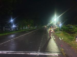 Brak! Biker Tewas Tabrak Bus Sugeng Rahayu di Depan Polsek Maospati Magetan Brak! Biker Tewas Tabrak Bus Sugeng Rahayu di Depan Polsek Maospati Magetan