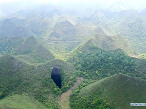 Bak Dunia Lain, Ada Hutan Purba di Balik Lubang Raksasa China