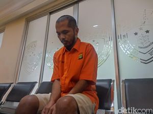 Ecky Terus Menunduk Jelang Rekonstruksi Kasus Mutilasi Angela Ecky Terus Menunduk Jelang Rekonstruksi Kasus Mutilasi Angela