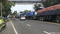 Potret Jalur Pantura Rembang Macet Parah