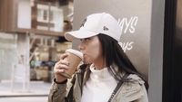 Medina Dina, Teman Dekat Gading Marten yang Hobi Ngopi Cantik