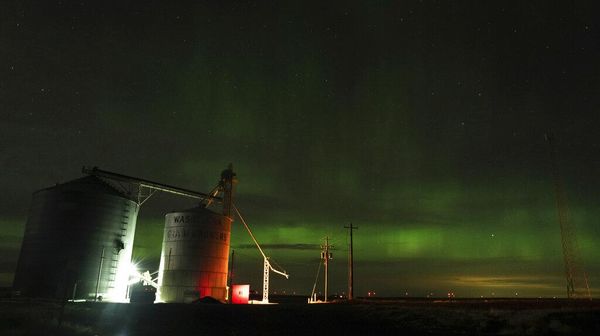 Memesona! Aurora Borealis Hiasi Langit Washington