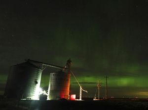 Memesona! Aurora Borealis Hiasi Langit Washington