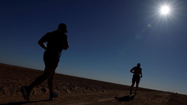 Menantang Panasnya Gurun Ekstrem di Aljazair dalam Sahara Marathon 2023