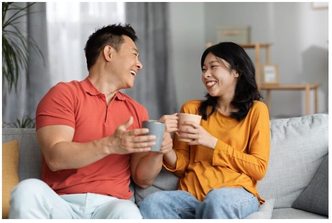 Menjadi pendengar ketika deep talk/Foto:freepik/prostock-studio