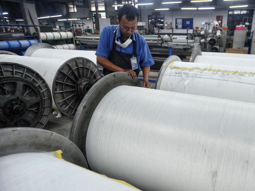 Momen Panglima Tinjau Industri Tekstil Ramah Lingkungan
