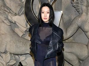 7 Foto Moon Ga Young Pakai Busana Transparan di Paris Fashion Week 2023 7 Foto Moon Ga Young Pakai Busana Transparan di Paris Fashion Week 2023