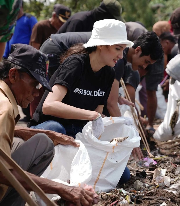 artis indonesia yang punya yayasan sosial