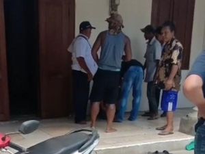 Tepergok Garong Rumah Pengasuh Ponpes di Kediri, Pencuri Babak Belur Dihakimi Tepergok Garong Rumah Pengasuh Ponpes di Kediri, Pencuri Babak Belur Dihakimi