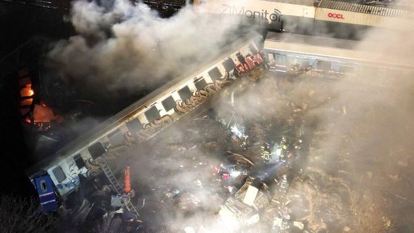 Penampakan 2 Kereta Tabrakan di Yunani, Puluhan Orang Tewas