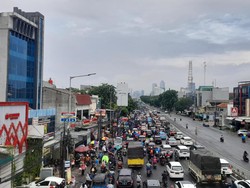 Curhat Pekerja Terpaksa Berangkat Lebih Pagi Gegara Macet di Kampung Melayu