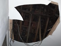 Apes! Maling di Dlingo Bantul Tertangkap gegara Jatuh dari Plafon