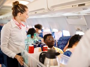 Blak-blakan Pramugari: Ini 3 Perilaku Penumpang yang Paling Menyebalkan