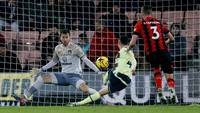 Man City. Dalam usaha mengejar Arsenal, the Citizens pantang menyerah dalam bikin gol termasuk 3 kali bikin gol di periode menit 45+. Foto: Action Images via Reuters/ANDREW COULDRIDGE