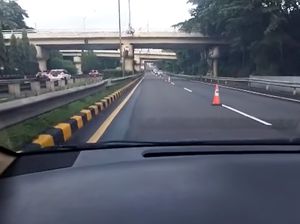 Contraflow Diberlakukan di Tol Halim hingga Senayan Pagi Ini Contraflow Diberlakukan di Tol Halim hingga Senayan Pagi Ini