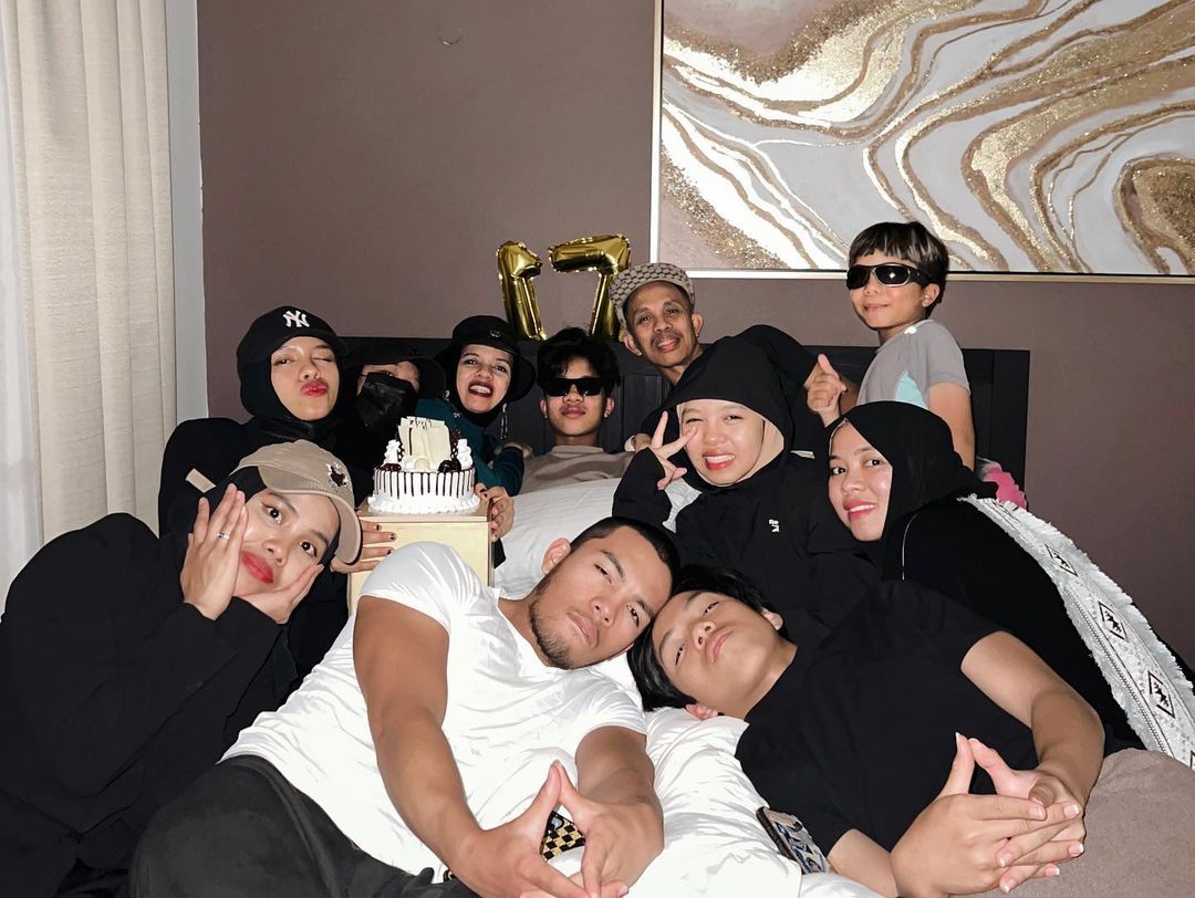 Potret Gen Halilintar Rayakan Sweet Seventeen Fateh di Burj Khalifa Potret Gen Halilintar Rayakan Sweet Seventeen Fateh di Burj Khalifa.