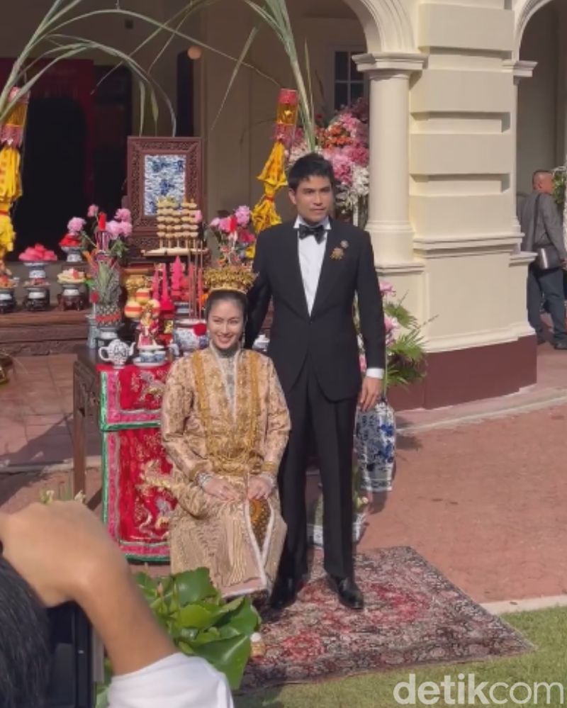 Potret pernikahan Nong Poy.