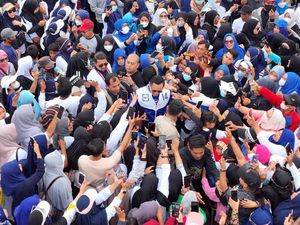 Potret Antusias Ribuan Massa Sambut AHY di Mamuju Sulbar