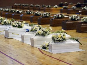 Penampakan 65 Peti Mati Migran yang Tenggelam di Laut Italia