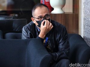 Potret Rafael Alun di KPK untuk Klarifikasi Harta Rp 56 M Potret Rafael Alun di KPK untuk Klarifikasi Harta Rp 56 M