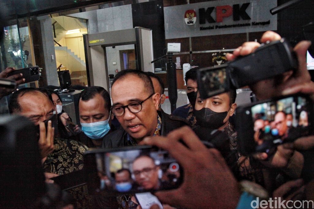 Rafael Alun Trisambodo telah selesai menjalani pemeriksaan terkait Laporan Harta Kekayaan Penyelenggara Negara (LHKPN) miliknya senilai Rp 56 miliar.