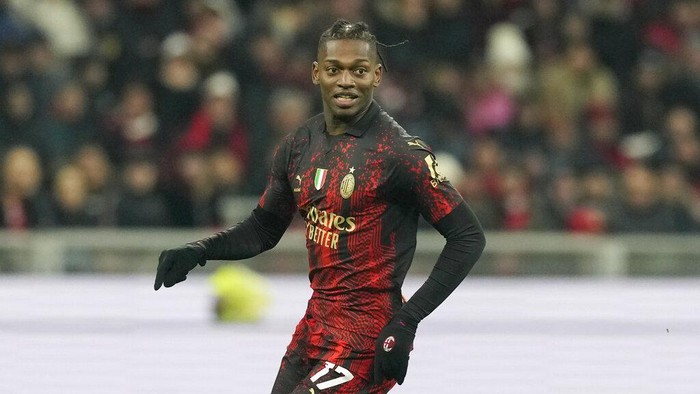 AC Milans Rafael Leao controls the ball during the Serie A soccer match between AC Milan and Atalanta at the San Siro stadium, in Milan, Italy, Sunday, Feb. 26, 2023. (AP Photo/Antonio Calanni)