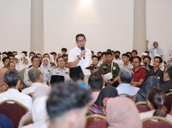 Sandiaga Beri Edukasi soal Digital Marketing ke Anak Muda di Kuningan