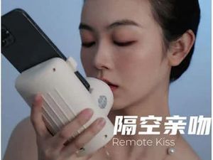 Viral Aksesori Handphone Ini Dibuat untuk Pasangan LDR Bisa Ciuman Online Viral Aksesori Handphone Ini Dibuat untuk Pasangan LDR Bisa Ciuman Online