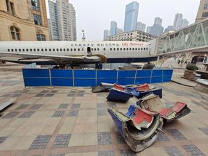 Restoran Pesawat Lily Airways di Wuhan Dibongkar, Kenapa? Restoran Pesawat Lily Airways di Wuhan Dibongkar, Kenapa?