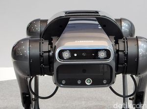 Robot Anjing Beraksi: Bisa Jungkir Balik, Tak Menggigit Robot Anjing Beraksi: Bisa Jungkir Balik, Tak Menggigit