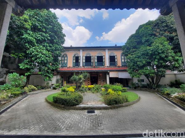 Rupa Mewah Rumah Crazy Rich China Jadul di Medan