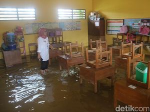 SDN 2 Banjarsari Pati Terendam Banjir, Siswa Terpaksa Belajar dari Rumah SDN 2 Banjarsari Pati Terendam Banjir, Siswa Terpaksa Belajar dari Rumah