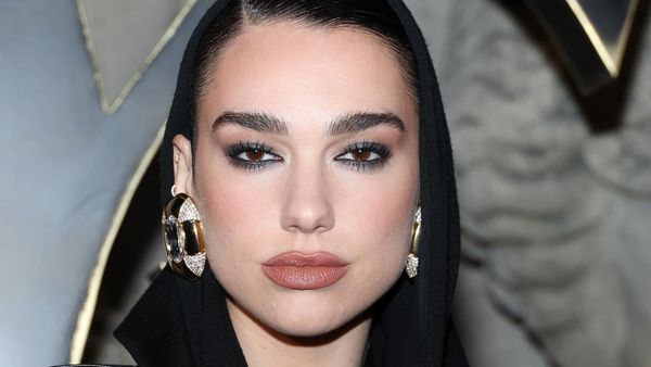 Foto: Gaya Rose Hingga Dua Lipa di Peragaan YSL, Seduktif Dibalut Kemewahan