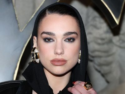 Foto: Gaya Rose Hingga Dua Lipa di Peragaan YSL, Seduktif Dibalut Kemewahan
