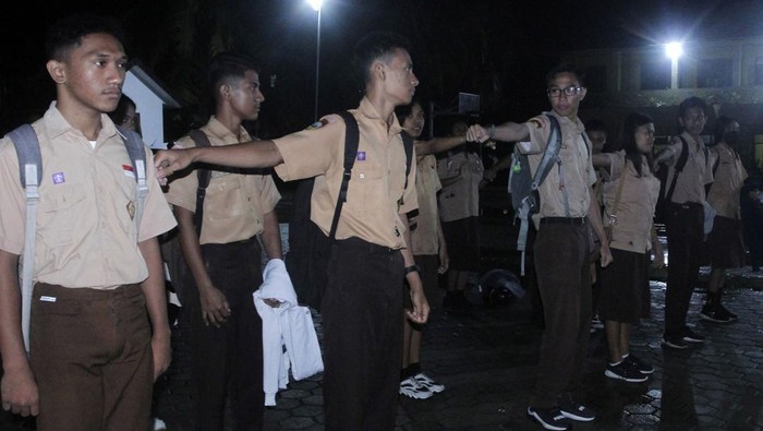 Serba-serbi Sekolah Masuk Jam 5 Subuh di NTT, Kebijakan Victor Laiskodat sekolah paling awal