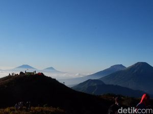 Diterjang Badai, Puluhan Pendaki Gunung Prau Dievakuasi Diterjang Badai, Puluhan Pendaki Gunung Prau Dievakuasi