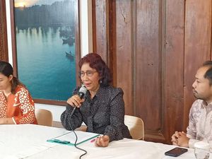Susi Minta Maaf Penerbangan di Papua Terganggu Buntut Insiden Pembakaran Susi Minta Maaf Penerbangan di Papua Terganggu Buntut Insiden Pembakaran
