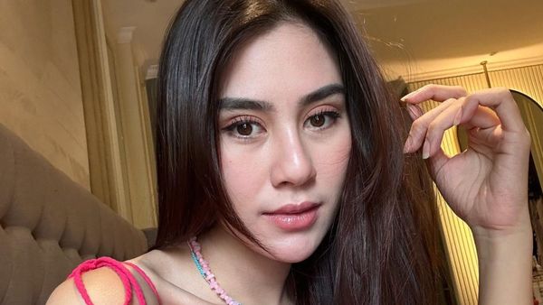 7 Gaya Syahnaz Sadiqah Wajahnya Disebut Berubah, Dituding Operasi Plastik