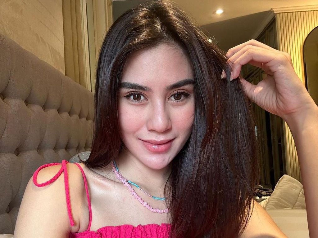 Syahnaz Ngakak Dituding Oplas, Jeje Lakukan Ini Syahnaz Ngakak Dituding Oplas, Jeje Lakukan Ini