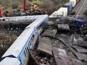 Buntut Tabrakan Maut 2 Kereta, Kepala Stasiun Yunani Ditangkap Buntut Tabrakan Maut 2 Kereta, Kepala Stasiun Yunani Ditangkap