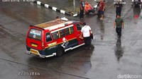 Bobby Sepekan: Amuk Sopir Angkot Langgar Lalin-Mundur dari Formula E